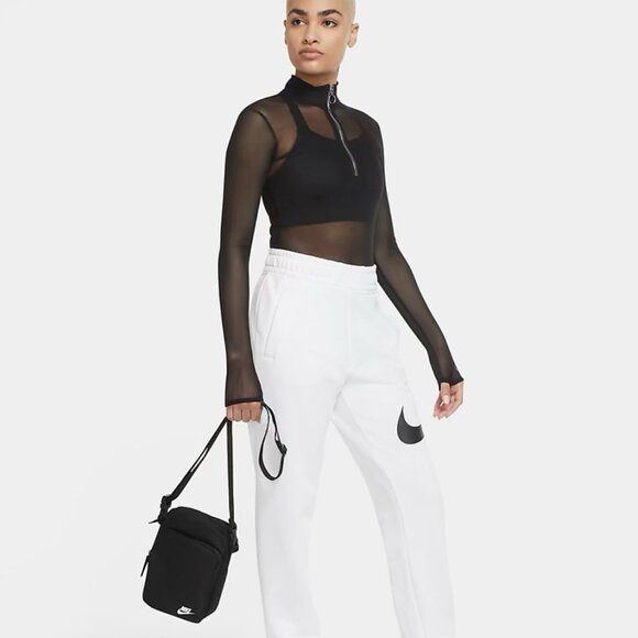 NEW - NIKE Heritage Crossbody Bag in Black and White - Picture 12 of 16